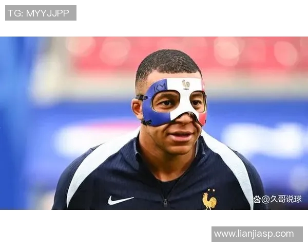 足球明星面罩造型卡通形象展现运动魅力与个性风采